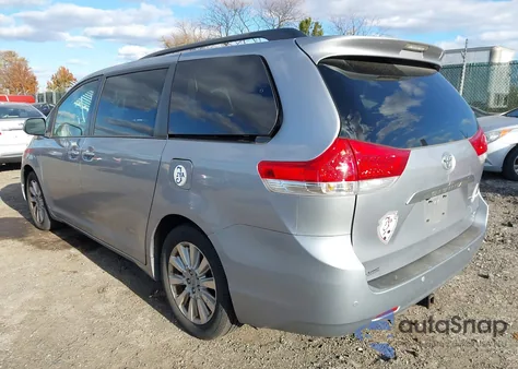 2012 Toyota Sienna Xle 7 Passenger z USA, uszkodzony, nr VIN 5TDDK3DC2CS030751